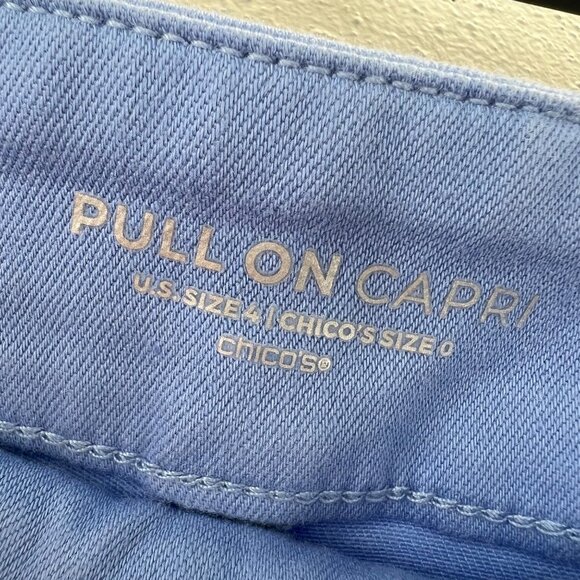 Chicos Pull On Capri Pants Denim Blue Veil 0 US 4 Stretch Cropped NWT - Picture 5 of 7